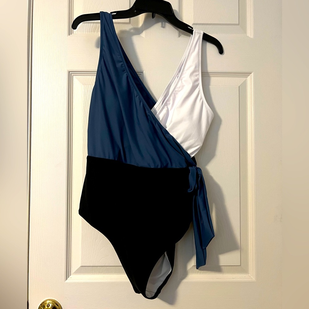 NWT Cupshe color block side tie one piece swimsuit